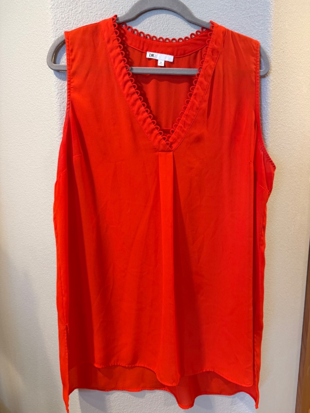 DR2 Vibrant Orange Scalloped V-Neck Sleeveless Pleated Blouse Top Size XL